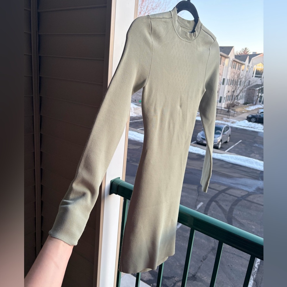 🆕 🌿 Alice + Olivia Classics Sage Open Back Knit Dress XS Casual Party Modern - Picture 7 of 17